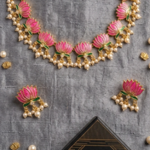 Home Aura Lotus choker